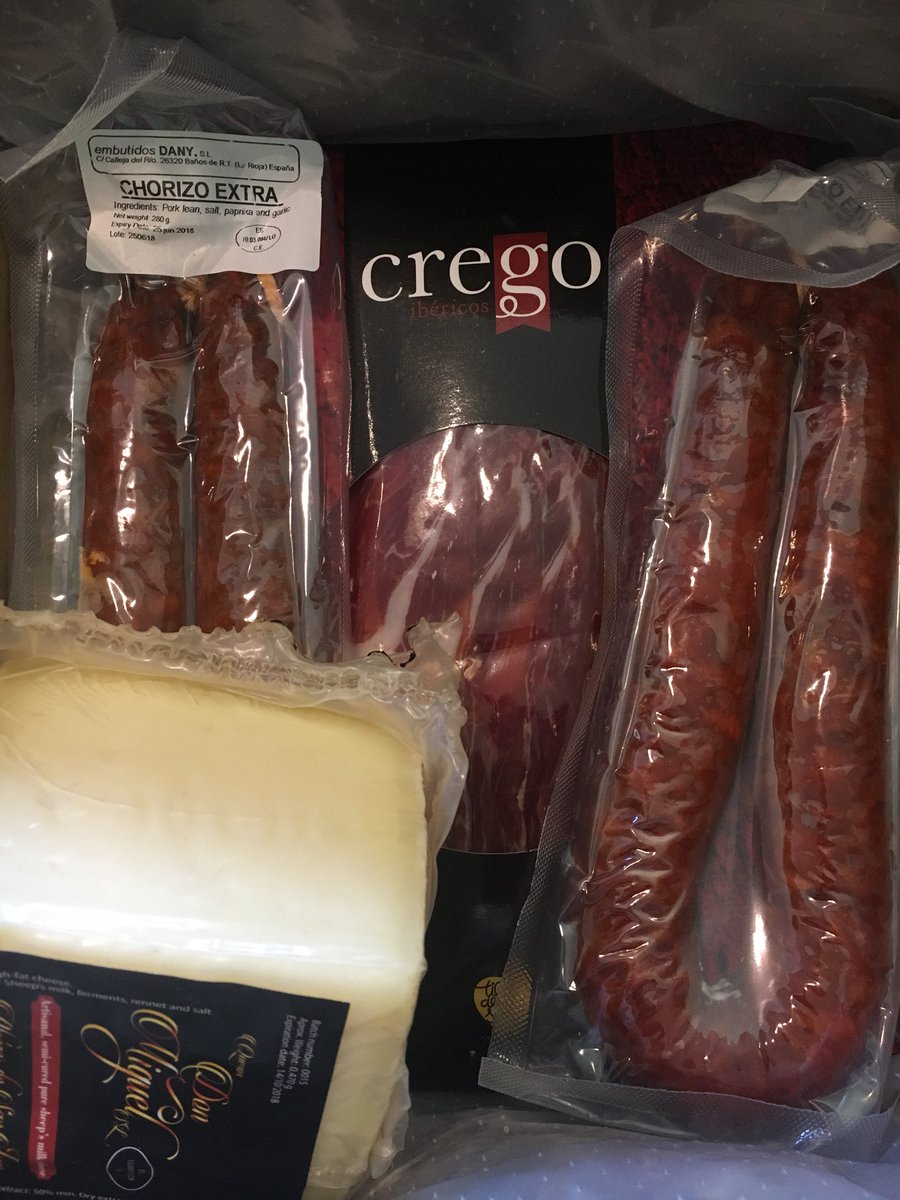 Rua2000's tweet photo. Do you know what makes parcels even better #happypackaging thank you @NakedWines #woolcool #reuse #sheepwool #finefoods #carlosrodriguez https://t.co/b9frm3XvTT