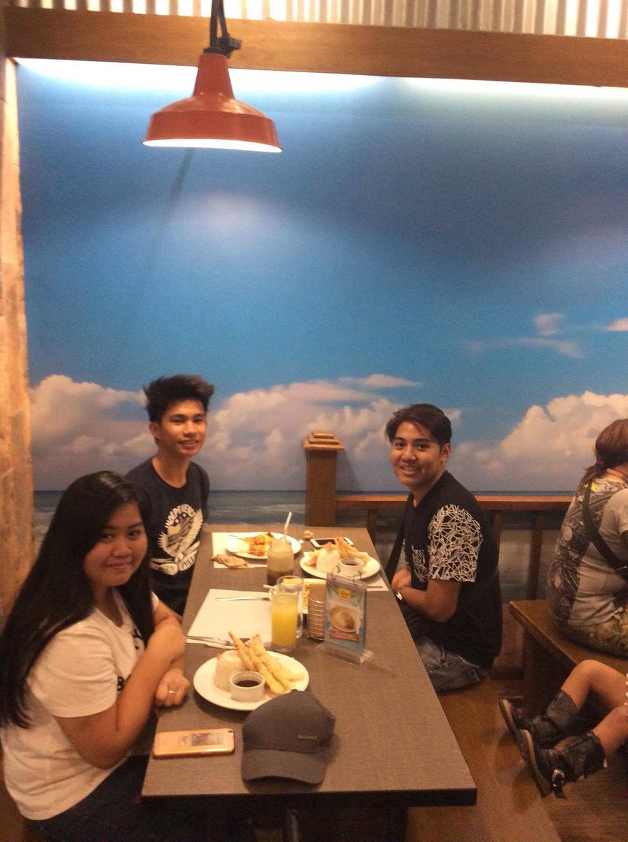 Lmercaptopurine's tweet photo. Good food, Good life.. 🍤🍝
@Rain_jeD
#internship2017 https://t.co/aNUMaMkh9r