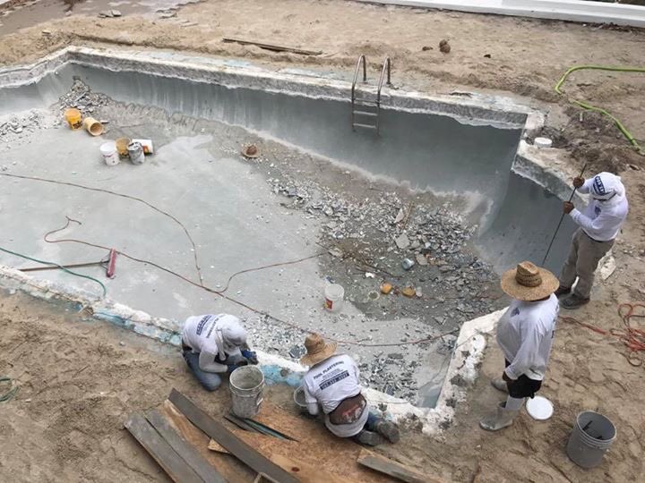 NewmanConstruct's tweet photo. Who’s up for a swim!? 🏊🏼 Team Newman will have this outdoor Miami pool up and running in no time! 🍹 #MiamiGC #PoolGoals https://t.co/EeXmIGlxsK