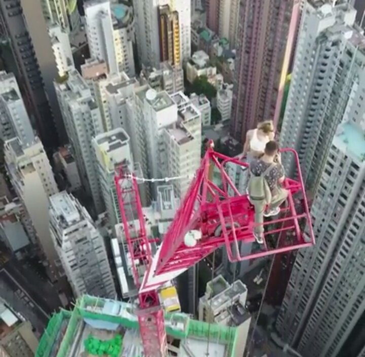 Aishgupta05's tweet photo. A #Russian couple Angela Nikolau &amp; Lvan Beerkus has climbed the highest #Crane in #Hongkong and posted a vedio of the feat. @GlobalmediaJims https://t.co/pL3i12xSEF