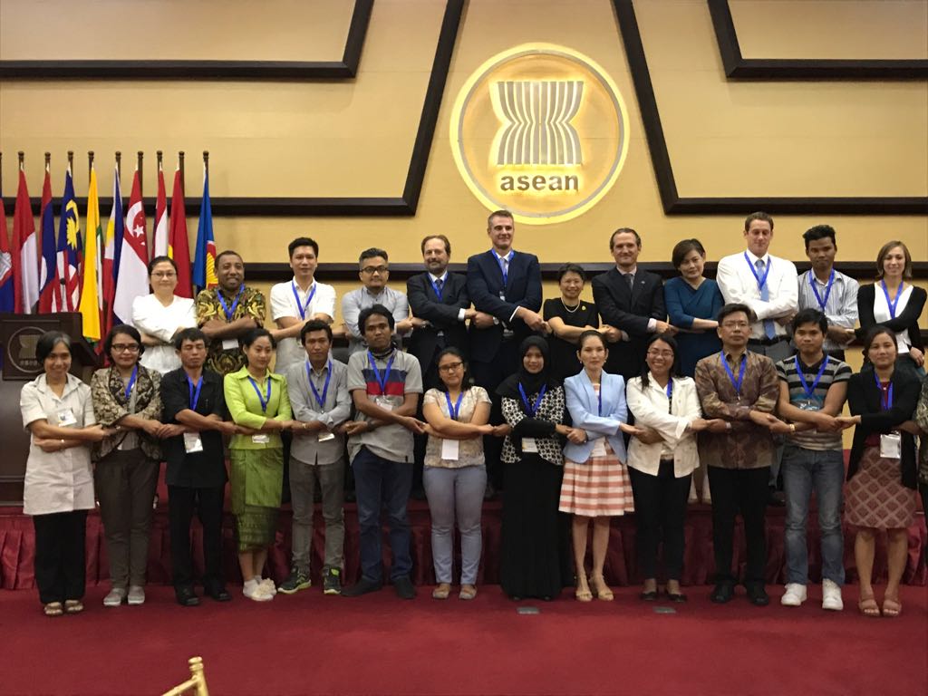 EUAmbCambodia's tweet photo. This morning with #ASEAN #Farmers’ Organisations. Young farmers are VITAL!
More https://t.co/52QknKLTqa
#ASEANEU40 #EUASEAN40 https://t.co/e4QdhIkbmL