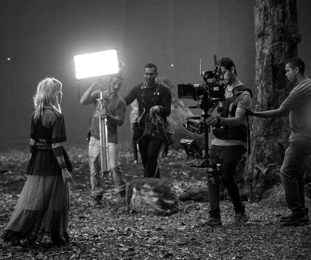 AURORA France 🩸 on X: Others behind the scene of Aurora shooting for the  new opening song of Deus Salve o Rei, « Scarborough Fair ». (2/3) 📷:  Isabella Pinheiro  / X