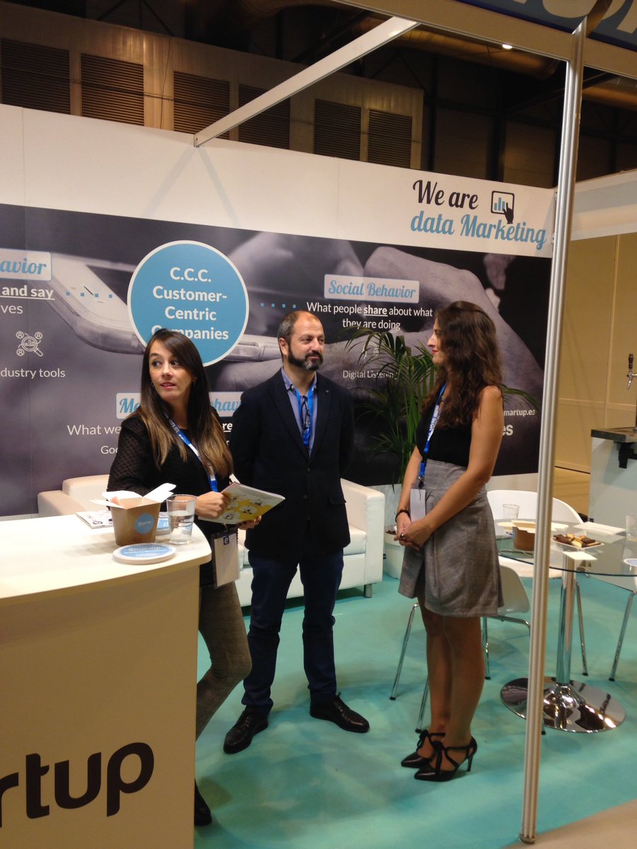 Smartup_Digital's tweet photo. Nuestro equipo dando lo mejor en el evento #eShowMad17 #SmarteShow https://t.co/aEi1A5H98q
