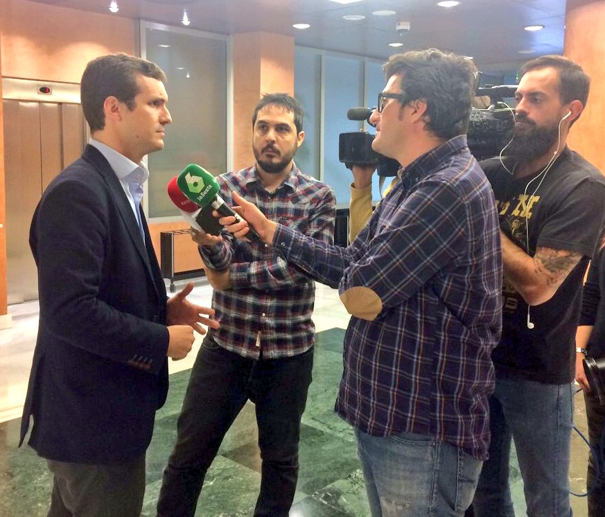 pablocasado_'s tweet photo. Convocar elecciones como treta para evitar el artículo 155 ya no es admisible. Se han dado suficientes oportunidades para cumplir la ley https://t.co/h4DROOun4b