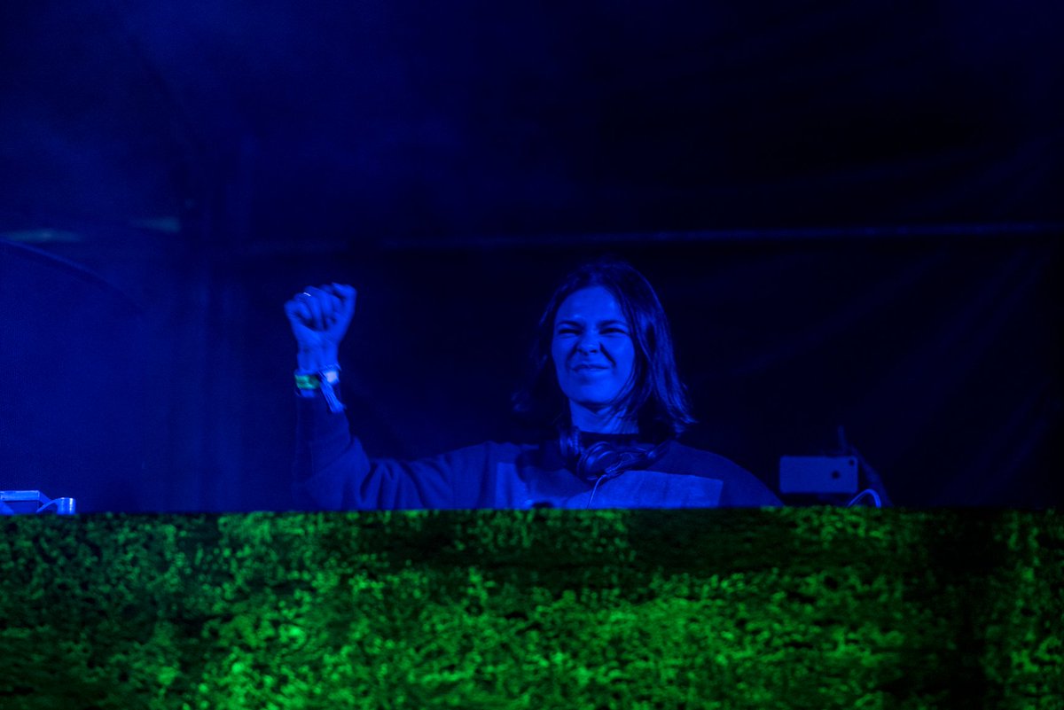 Dimensions_Fest's tweet photo. FRIDAY!!
@NinaKraviz in the Moat at #Dimensions2017 https://t.co/6I8UoYqeXw