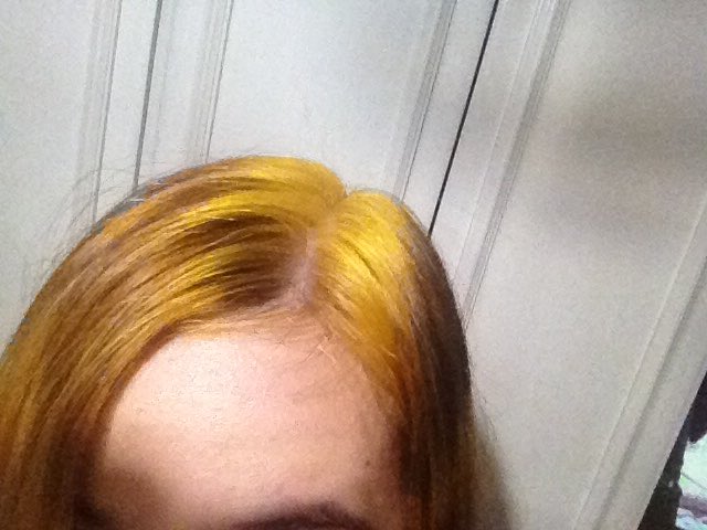 jadingdilis's tweet photo. matinding pagsasalba sa buhok ang kailangan 😂🙈🙆

#TooBlonde #TooYellow https://t.co/fn5zn6CgqU