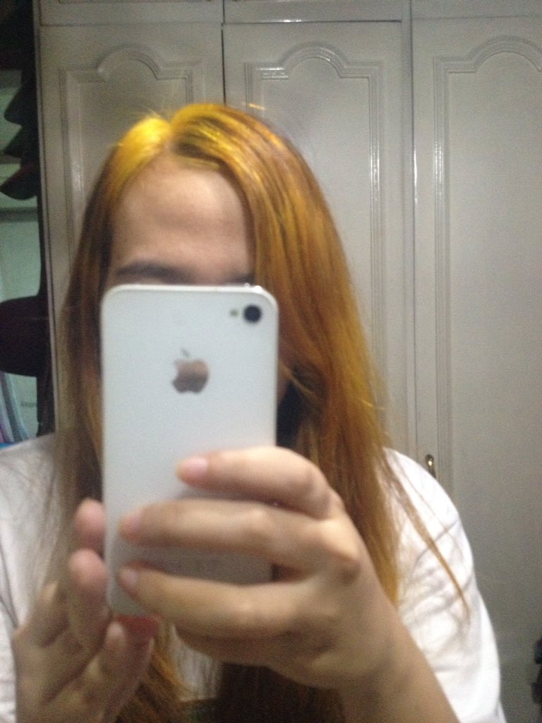 jadingdilis's tweet photo. matinding pagsasalba sa buhok ang kailangan 😂🙈🙆

#TooBlonde #TooYellow https://t.co/fn5zn6CgqU