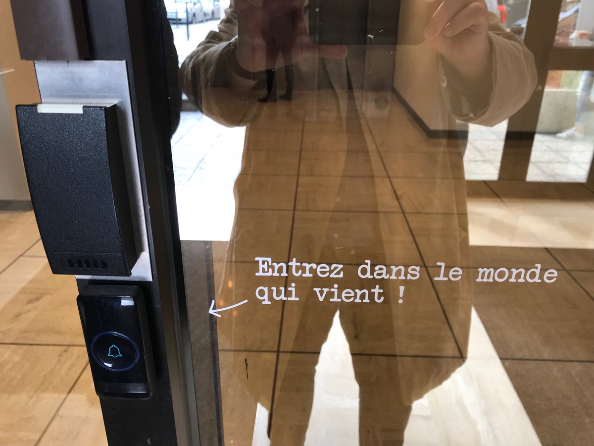 Thobava's tweet photo. Bel usage de l’effet de l’amorçage pour communiquer la modernité de l’entreprise! Chez qui ? @Groupe_BVA bien sûr 😀✌🏼👍 #Nudge #autocongrat https://t.co/IyvUjqJKdJ