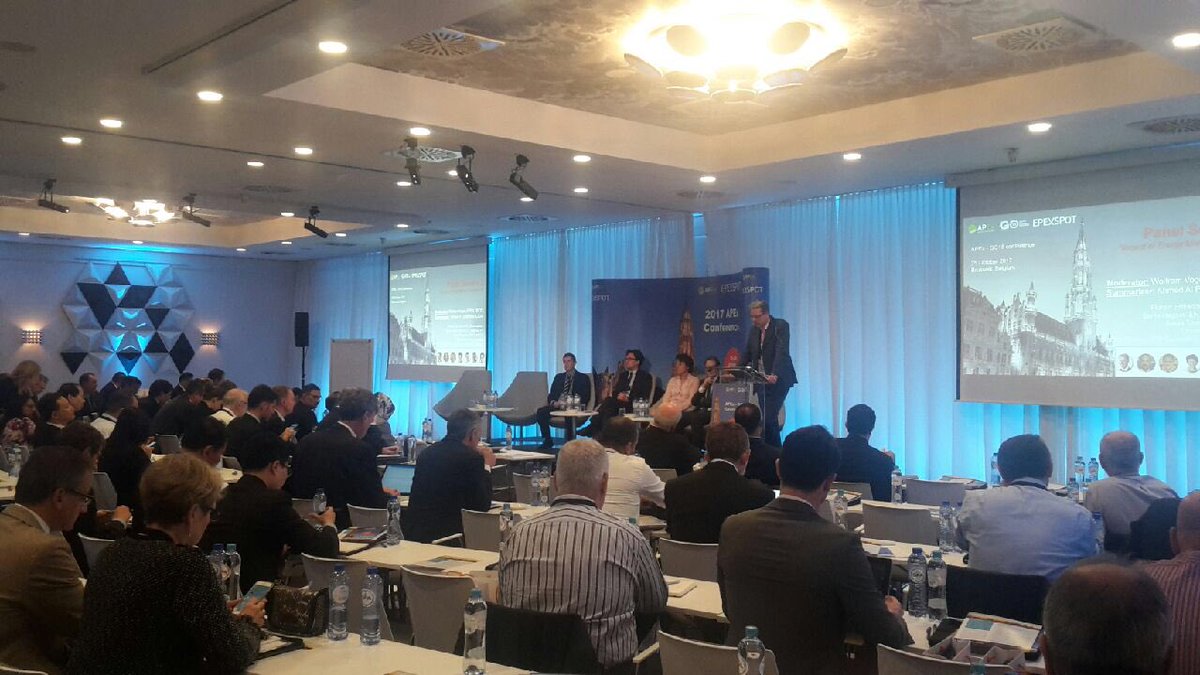 EPEXSPOT_SE's tweet photo. Beginning of the panel "Impact of Energy Market Integrations" with Wolfram Vogel, EPEX SPOT, as moderator #APEx2017 #conference #brussels https://t.co/toNp5qPCD7