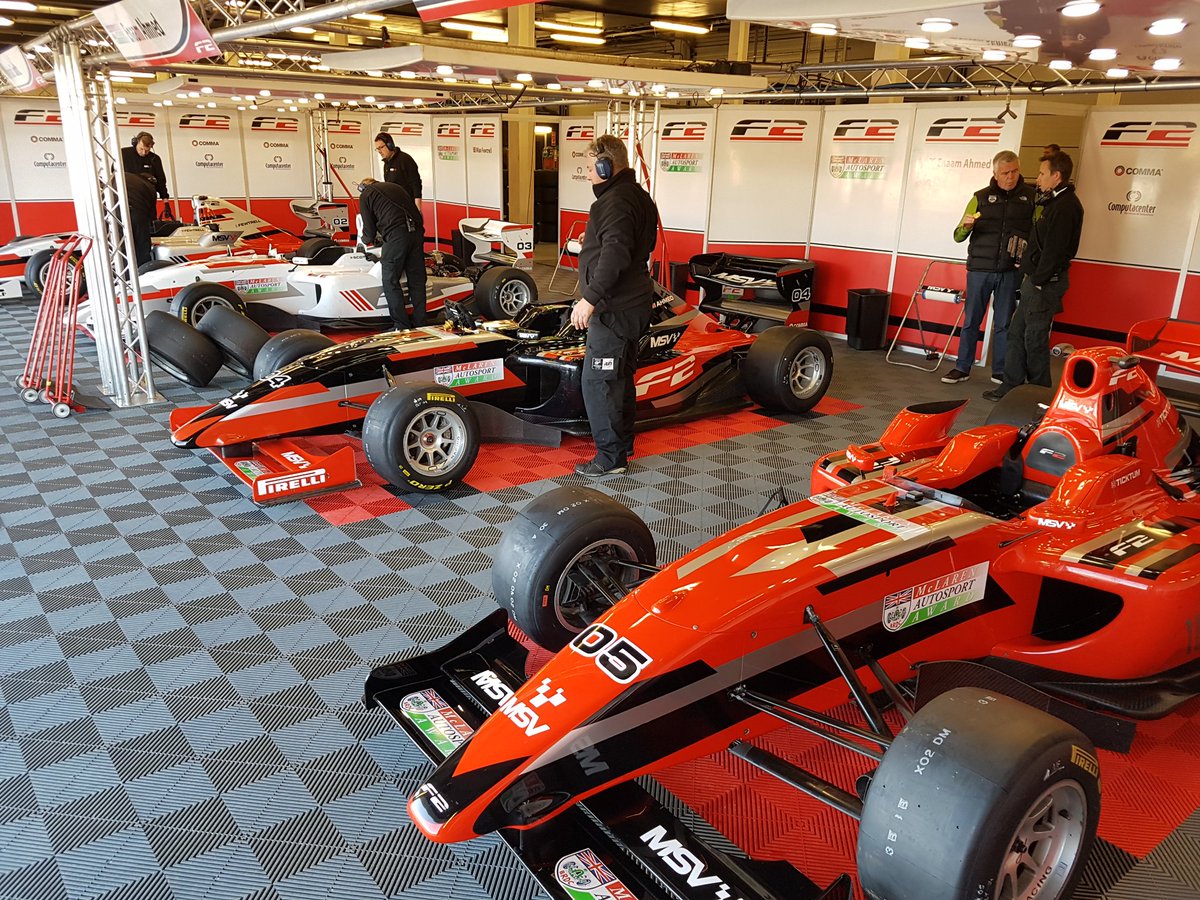 BRDCSilverstone's tweet photo. New tyres on the F2 cars for this next run at @SilverstoneUK. Just enough time for our #MABA2017 Finalists to speak to their engineers https://t.co/1pfPWy9CJ2