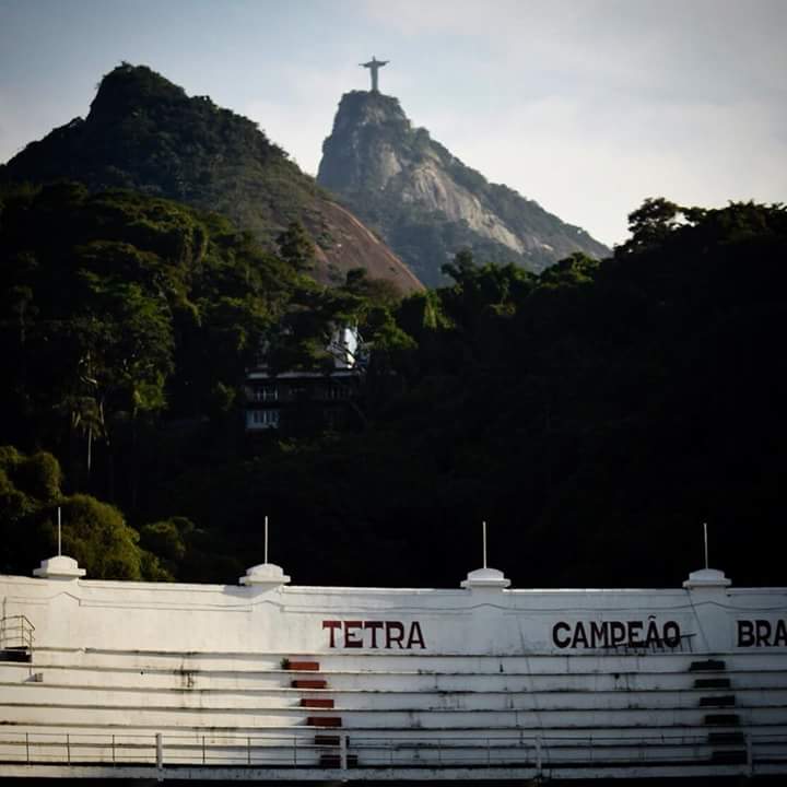 Quarta-feira é pela camisa. Pela história. Pelo Fluminense. Todos juntos #Pelas3Cores! swarmapp.com/c/0BDtlvW0Bc9