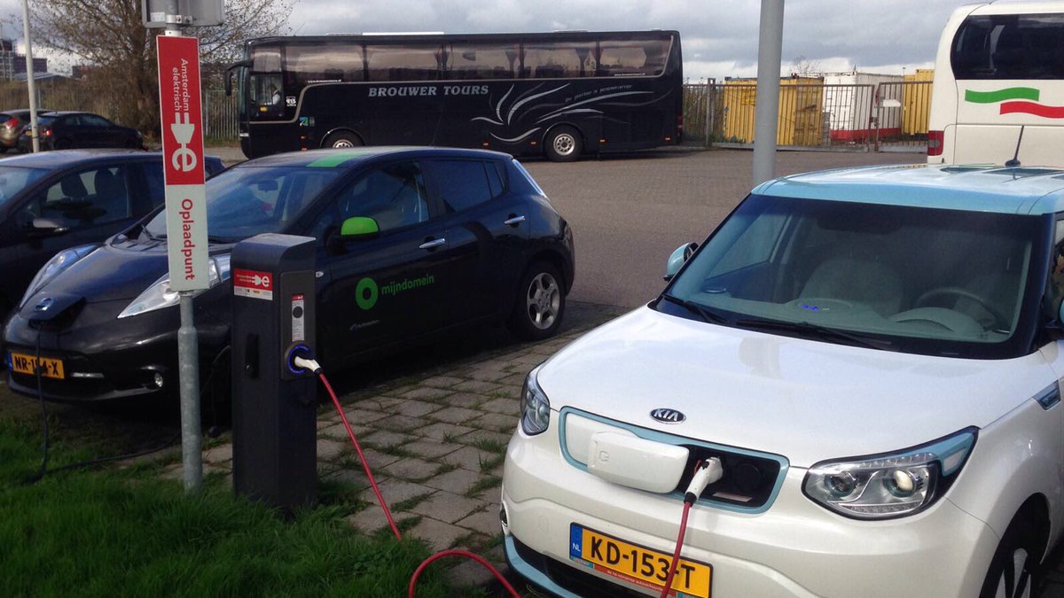 Mobiliteitsshop's tweet photo. In Amsterdam met EV van @AutohopperApel. Elektrische km’s voor #TeamZP in @LowCarDietNL. #lcdnajaar2017 #lowcardiet https://t.co/dW5zjMpKm2