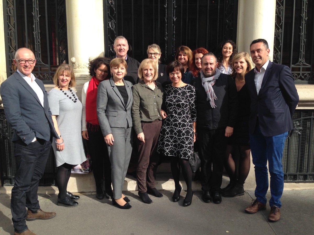 FondationMedAlz's tweet photo. La @FondationMedAlz accueille le jury @EFID_nef pour récompenser 10 initiatives européennes valorisant l'expertise des personnes malades https://t.co/DEtyE67sR0