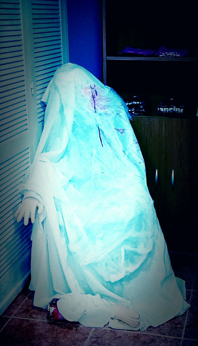 DancingCunit's tweet photo. No quería bailar... #FelizHalloween!! #DancingCunit #HalloweenModoOn #Miedo#Terror #DEP #RIP #AquiSeBaila y si no.... #DescansoEterno https://t.co/Ah3n2XtDeY