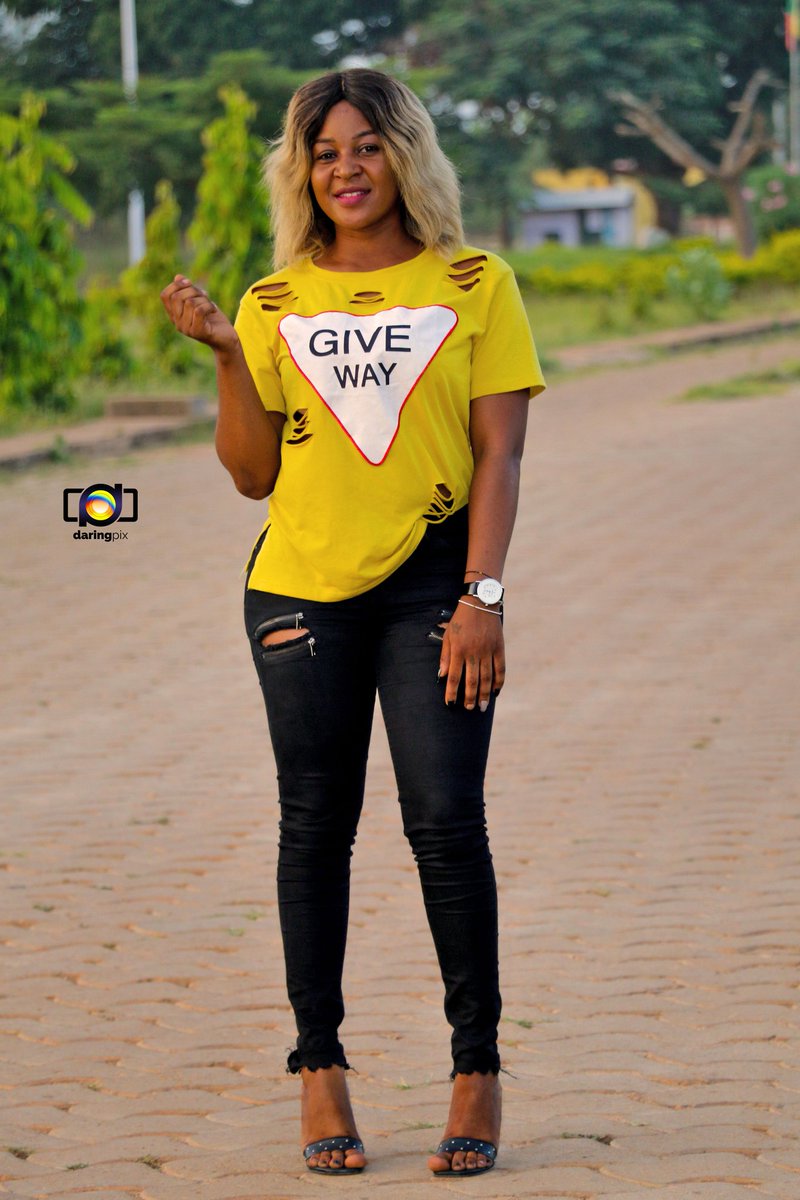 Give way to her 
#Shootinstant
#Canon7DMarkII 
#Happyday
#InternationaldayfortheeliminationofviolenceagainstWomen
#daringpix