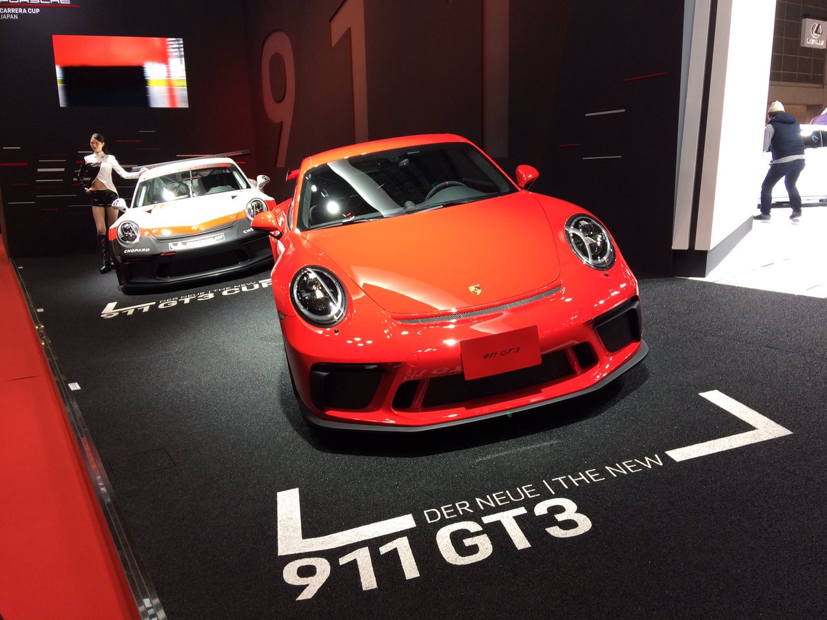 lucioliv's tweet photo. Pensou que só tinha carro japonês no #salaodetoquio ??? Olha o Porsche 911 aí, gente! https://t.co/LKNNQ649di