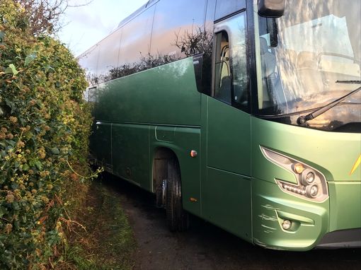 CornwallLive's tweet image. Live: Signs say unsuitable for large vehicles at either end of the road.
#satnavfail #stives
cornwalllive.com/news/cornwall-…