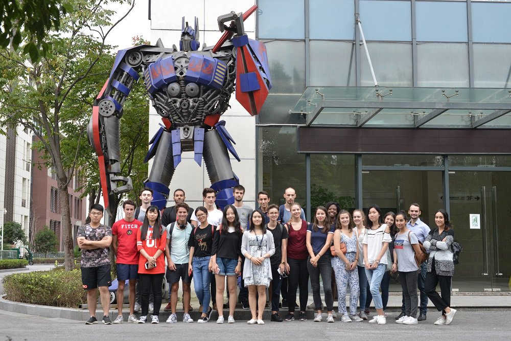 IFCRenmin's tweet photo. Etudiants chinois #IFCRenmin &amp; internationaux #Kedgebs #univpaulvalery rendent visite à la cité de l'objet connecté #Eolane à #Suzhou👨‍🔬💻👩‍🔬 https://t.co/Ub3Rk9NcVZ
