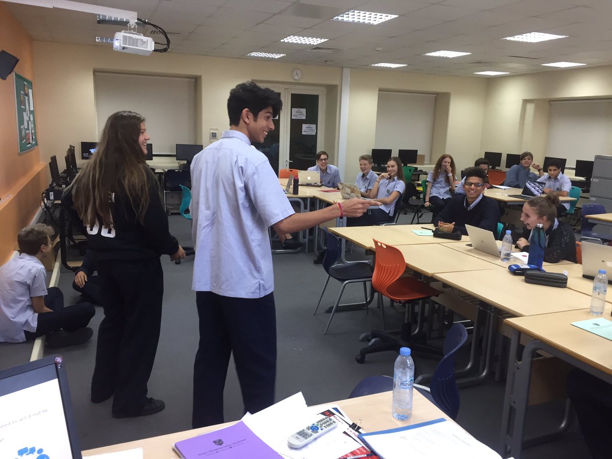 cmbcoachmcbreen's tweet photo. Some wonderful thinking to create and present a non verbal communication scenario - many laughs in this lesson 😀 #fun #learningtocoach #PHE https://t.co/XkvjEEbhpD