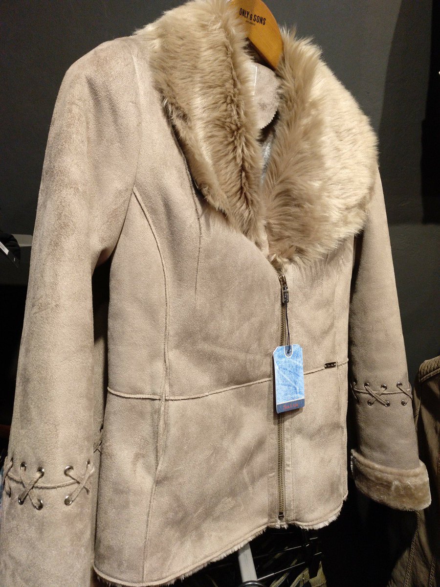 Addictiontumoda's tweet photo. Este invierno no pases ni pizca de frío! #abrigos #nopasesfrío #molalamoda https://t.co/3jDibu5LfW