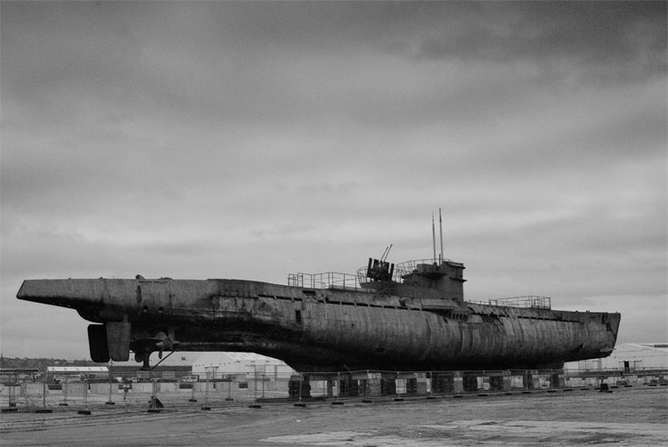 Germany52820's tweet photo. She's makin me blush, gosh darn. Can't wait to parade you around where no one can see you 😍😍 #uboat #shemightyfine #peekaboo https://t.co/biR2f86SfW
