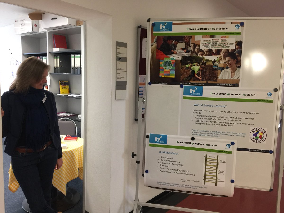 maherzog's tweet photo. Wir promoten heute #ServiceLearning #LernenDurchEngagement #SocialCredits: #ConnectYou 🤝 Dr. Elke Mählitz-Galler in H3, 1.09 @hs_magdeburg https://t.co/3sCz0wlPiE
