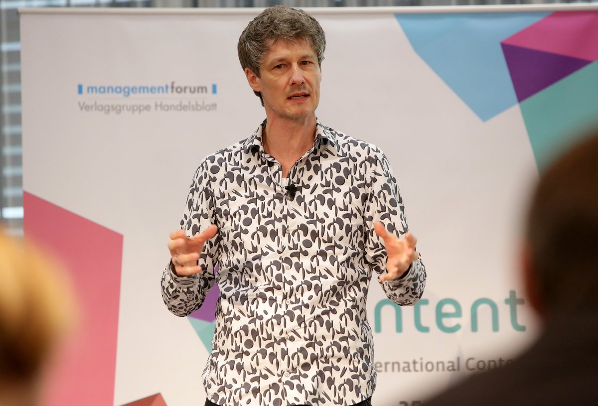 content_world's tweet photo. Die Content World startet am zweiten Tag mit einem tollen Vortrag von Dr. Sonnenburg: Kreativprojekte sind Heldenreisen #contentworld https://t.co/ii0dbQNmh6