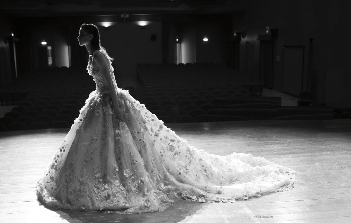 BookModaMag's tweet image. On Stage with @AmeliaCasablanc x Book Sposa n.55. 
Per scoprire i principali contenuti dell&apos;ultimo numero: bookmoda.com/2017/09/26/boo…