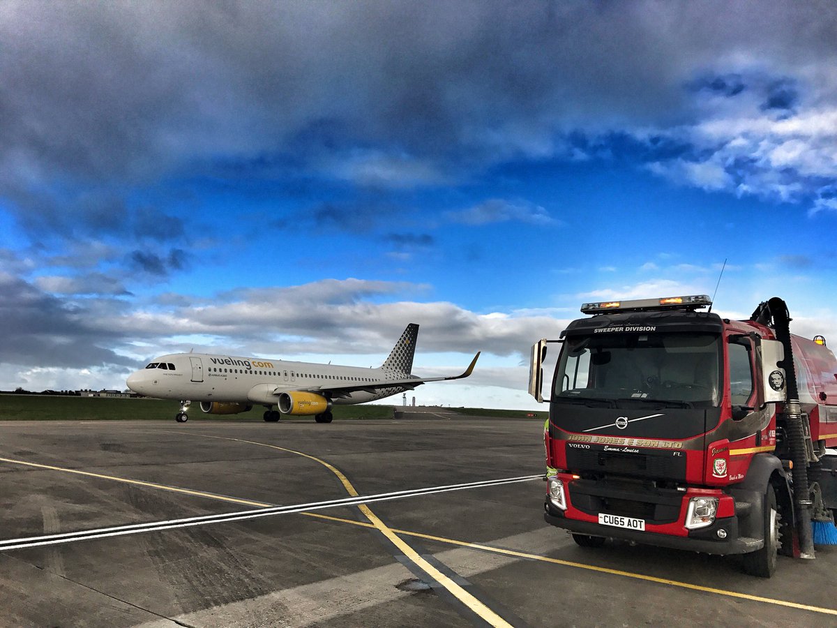 JJ_tippertrucks's tweet photo. Looking for a road sweeper? Give us a call today 01269 845106 #sendforJJ https://t.co/KmaaW0FK2h