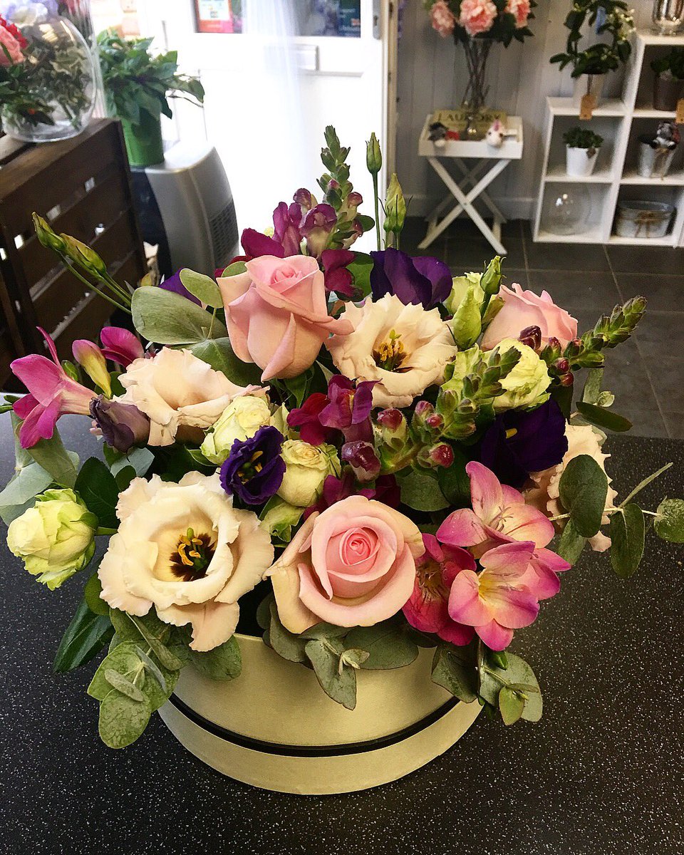 LaBelleFleurSWF's tweet photo. Some of our hat boxes and arrangements for free local delivery visit https://t.co/tzrhCAlOJJ https://t.co/sfdOoadfOs