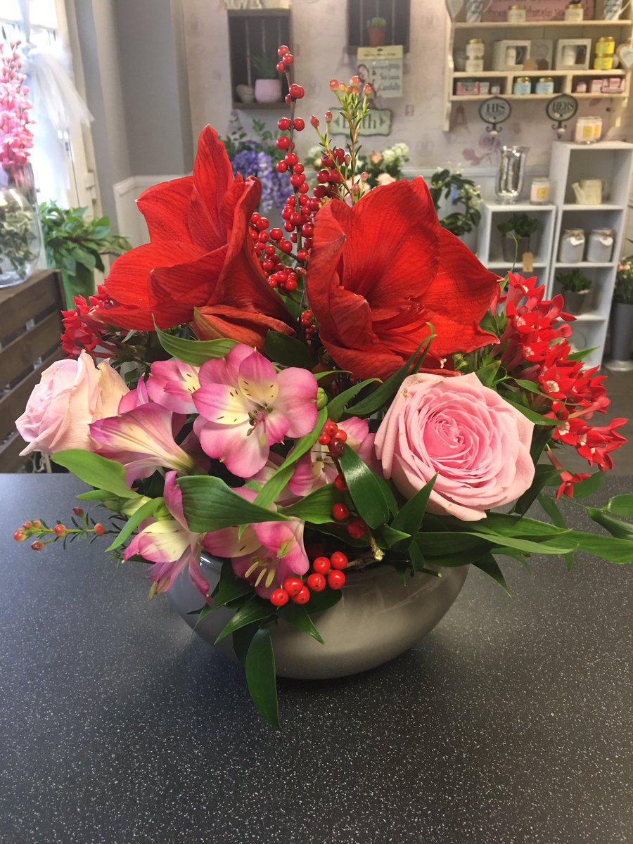 LaBelleFleurSWF's tweet photo. Some of our hat boxes and arrangements for free local delivery visit https://t.co/tzrhCAlOJJ https://t.co/sfdOoadfOs
