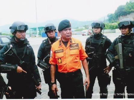 Maya7984385706's tweet photo. @tatang_zaenudin (Deputi Operasi Basarnas,2014).Dunia memuji..https://t.co/rnXHUrVIIT

#KangTatangJabar1 
#Basarnas 
#TragediAirAsia2014 https://t.co/ruF2yNhxNQ