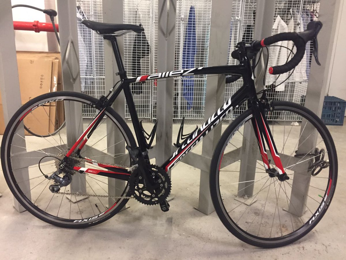 TeamPureSavage's tweet photo. If you are looking to try out being a roadie, check out this deal on @bikehubber https://t.co/EO9wYrb9qj #GreatDescription #AlmostAnSworks https://t.co/aUlKLDuJR3