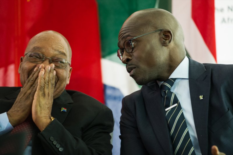 News24's tweet photo. #MTBPS2017 Gigaba's maiden budget can spark another downgrade, economist warns | @Fin24 

https://t.co/zbzYWYOHnz https://t.co/h9gpc30bLY