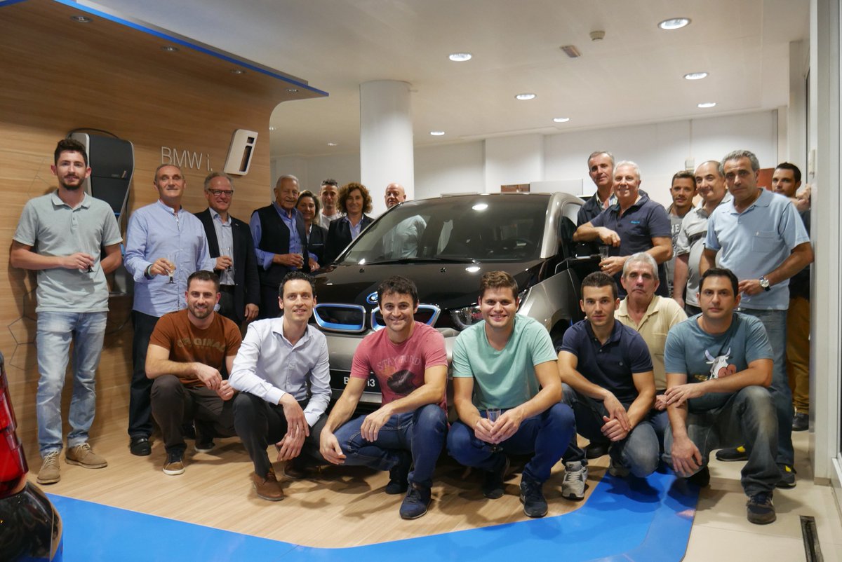 BMWBertolin's tweet photo. Ya son 54 años con @BMW - @BMWEspana como primer concesionario oficial que abrió sus puertas en España. Casi nada. 
https://t.co/TJthBrfOJO https://t.co/UgQhHGDeQ7