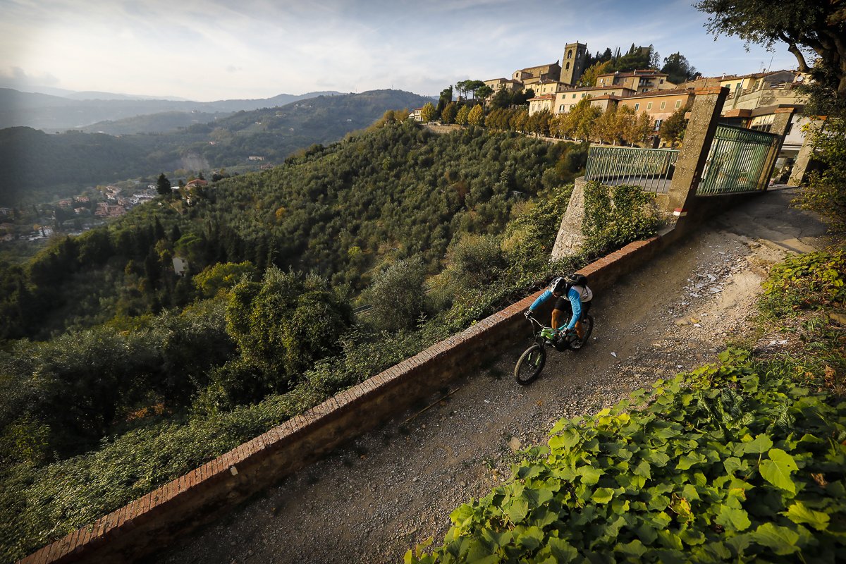 ProShopTest's tweet image. Giro di boa per BIKE SHOP TEST, 1300 test a Montecatini.
Entusiasmo e voglia di pedalare a gogo🤣🚵🚵‍♀️🚴‍♀️🚴
Leggi qui:bit.ly/2lgKCmU