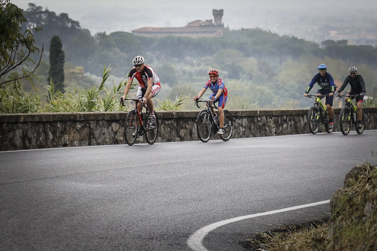 ProShopTest's tweet image. Giro di boa per BIKE SHOP TEST, 1300 test a Montecatini.
Entusiasmo e voglia di pedalare a gogo🤣🚵🚵‍♀️🚴‍♀️🚴
Leggi qui:bit.ly/2lgKCmU