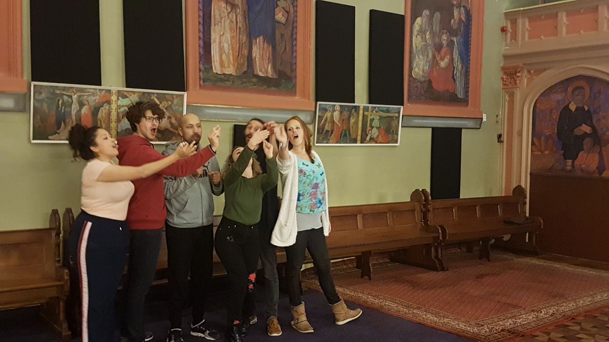 tgDrang's tweet photo. Repetities in de kapel gisteren. #thefutureisnow #theatergroepdrang https://t.co/VXZzFWRbnk