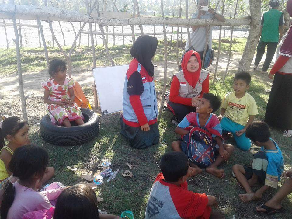 AbdulAz260583's tweet photo. Belajar itu indah apalagi di alam terbuka
#kelasalam
#bagekkembar
#madakbelek
#cendimanik
#sekotong
Bersama kakak2 #bsmi_NTB https://t.co/H0dxyqTeee