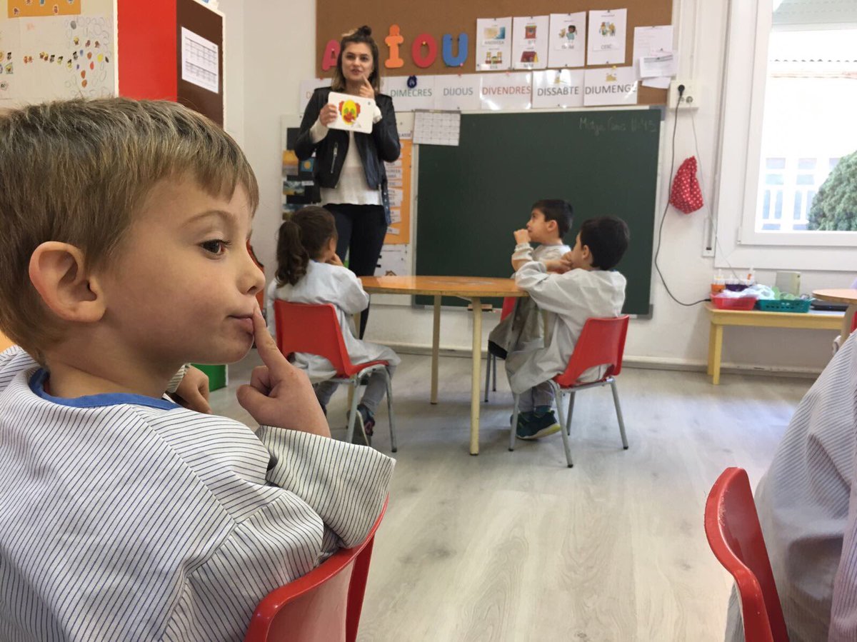 FEDACGironella's tweet image. La nostra #conversationassistant amb els petits #escola3L #fedacgironella #passióxeducar #anglès