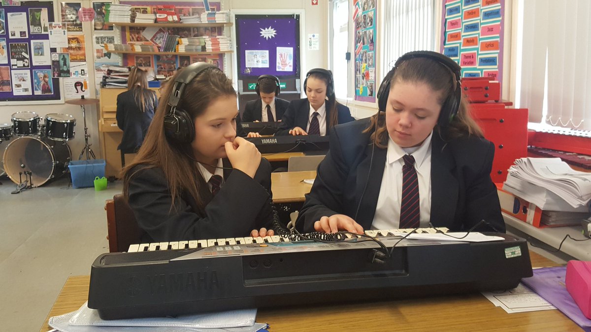 music_newtown's tweet photo. Busy and creative morning in M4! 10X begin their soundtrack compositions using a minor tonality!  #composition #filmmusic  #majortominor https://t.co/NEZ4X4dZjN