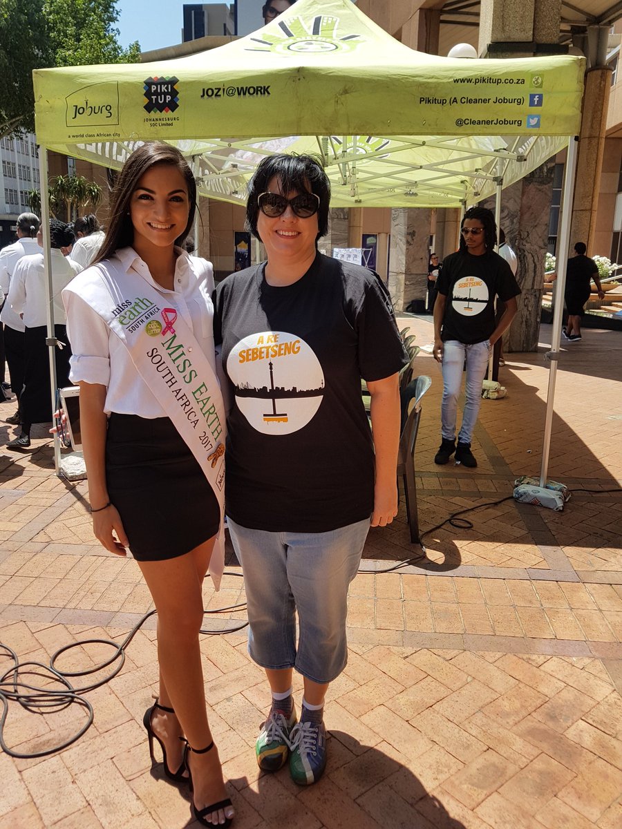 missearth_sa's tweet photo. Ahead of official pledge signing for #AreSebetseng with new partners and support. With our team from @CityofJoburgZA @CleanerJoburg ♻ https://t.co/4S4ezjoq1H