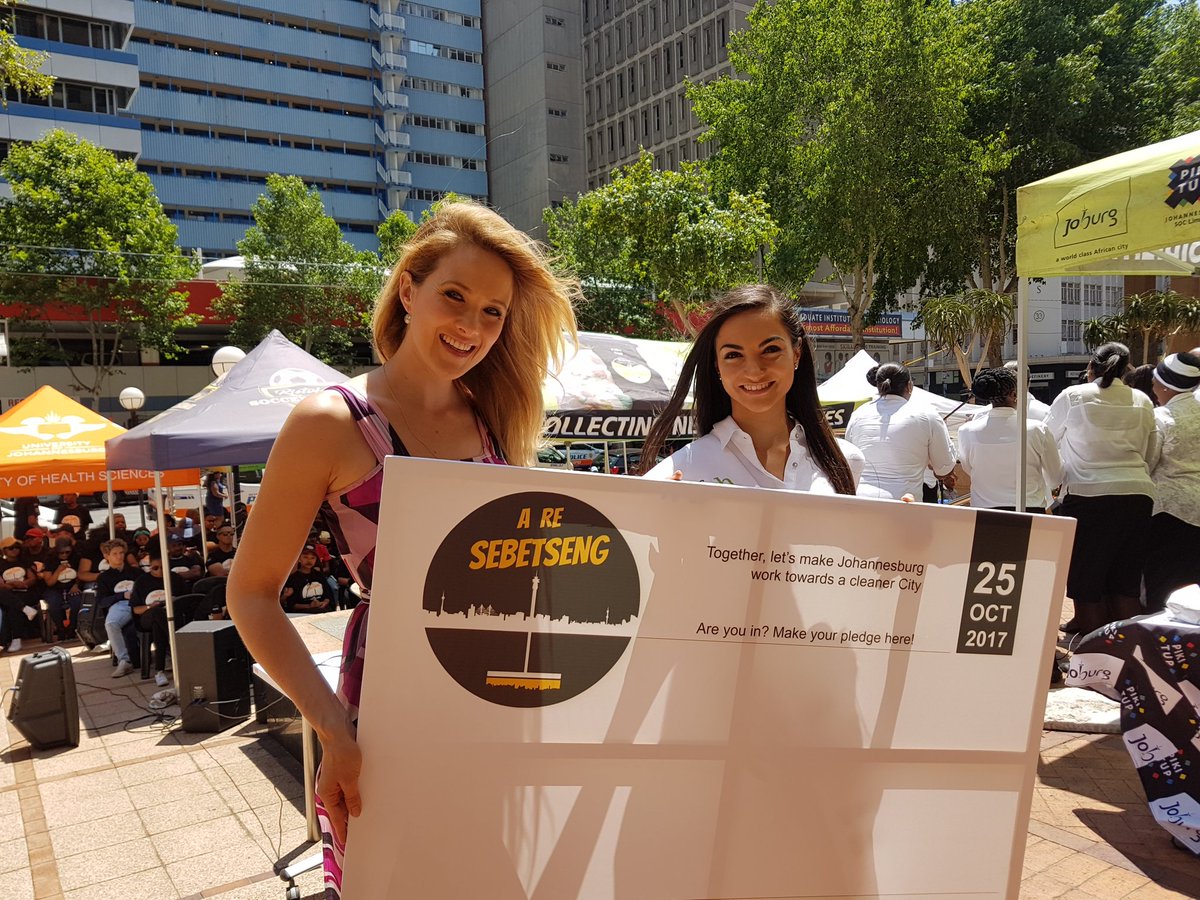 missearth_sa's tweet photo. Ahead of official pledge signing for #AreSebetseng with new partners and support. With our team from @CityofJoburgZA @CleanerJoburg ♻ https://t.co/4S4ezjoq1H