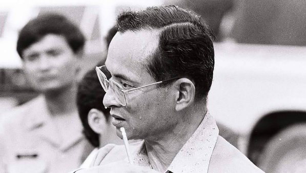 TurnMl's tweet photo. "เหงื่อของพ่อ" โลกนี้จะหาพระราชาอย่างพระองค์ท่านได้ที่ไหน? #ส่งใจสู่ฟ้าอาลัยพ่อ 
 #สู่ฟ้าเสวยสวรรค์ #KingRama9 #คิดถึงพ่อ https://t.co/5VQbKMtTkb