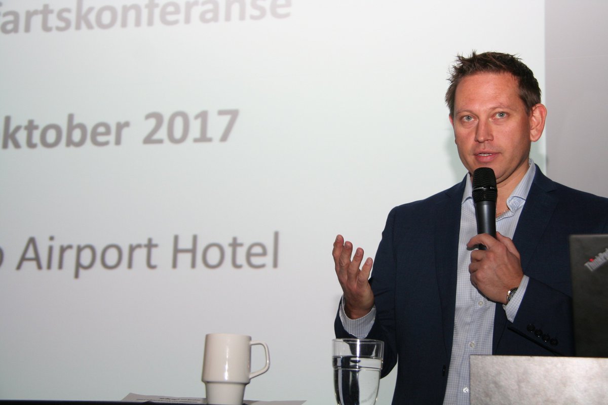 vdaler's tweet photo. @vegardeinan åpner Parats luftfartskonferanse på Gardermoen i dag @Parat_YS #parataktiv https://t.co/b0c58Fy4Pf