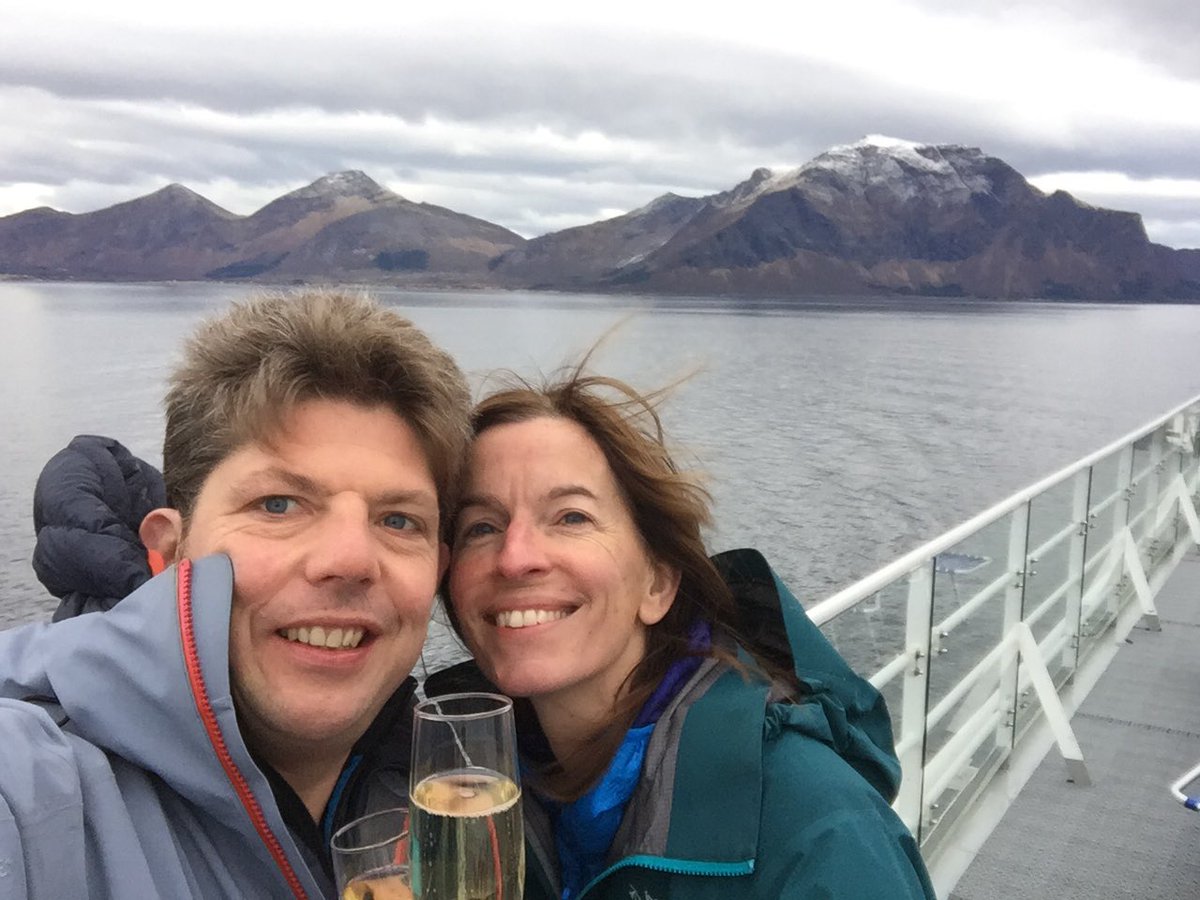 Outwardbound_73's tweet photo. Poolcircel gepasseerd. Neptunus herkende mij nog. #poolcirckel #msfinnmarken https://t.co/XKXTMBaoCL