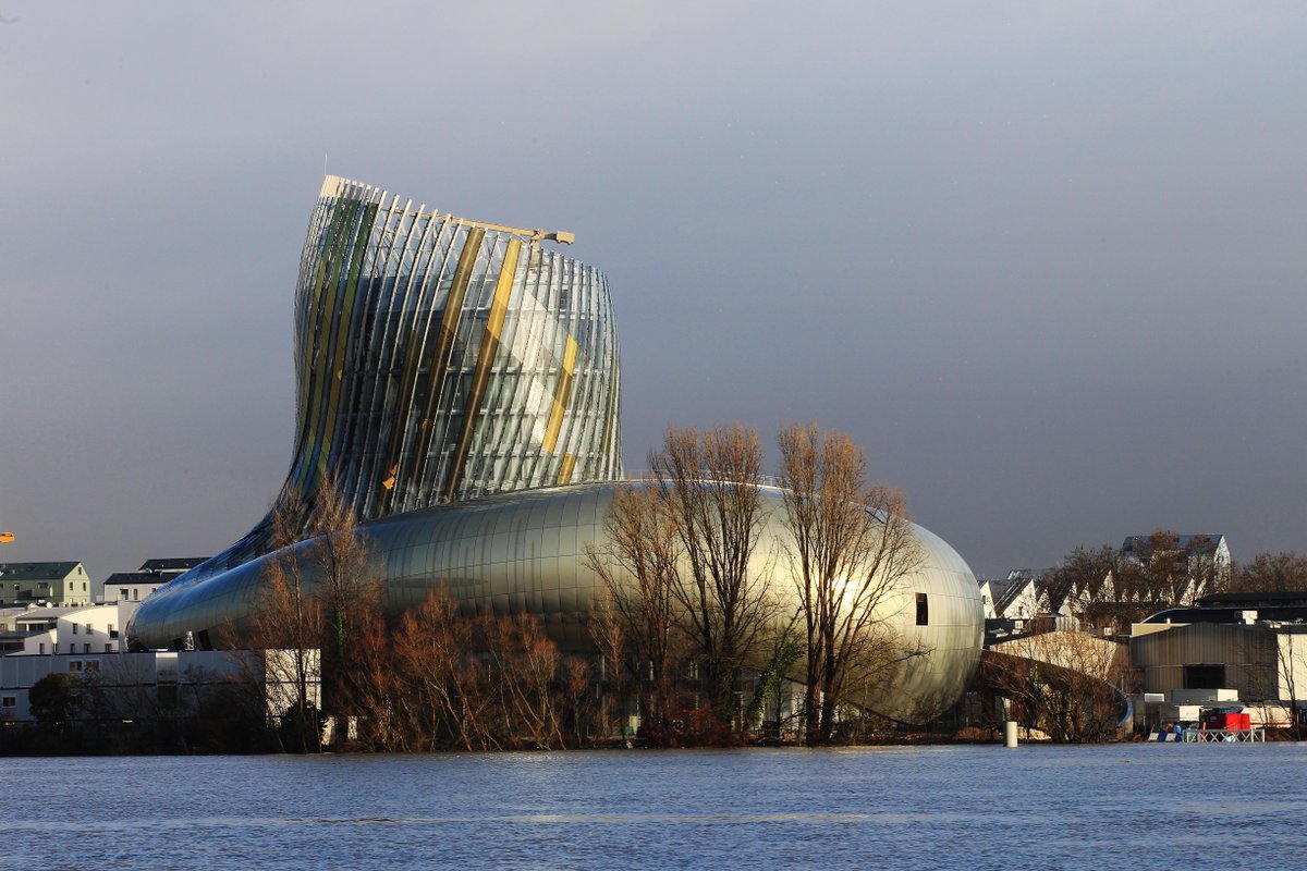 SO_Bordeaux's tweet photo. Bordeaux : la Cité du vin parmi les meilleurs musées du monde selon le @NatGeo https://t.co/cwozDwj6Q7 https://t.co/hEnxFRF6gI