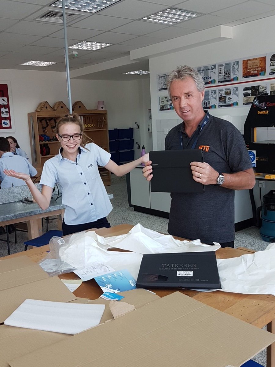 JESSDTDept's tweet photo. All this packaging for this little case. Really? !. The next generation must get this right. #JESSSocialvalues @souq https://t.co/cZy80gHjGX