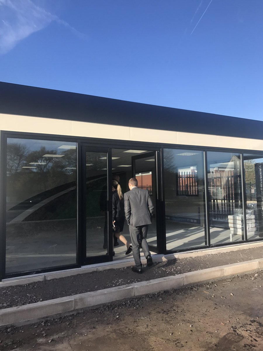 chrisbrowny10's tweet photo. GREAT visit to the new U301 site - coming along nicely and 2 weeks before the grand opening #movewithbrown @kierancregan @U3BetterMan https://t.co/r9gykJidxq