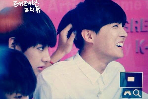 vhopeshippers's tweet photo. Tae loves this hair so much! https://t.co/n9LCvPARWE